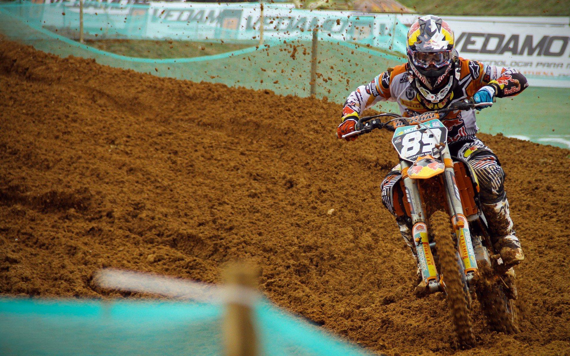 状态迷失!鲍威尔半场7中2仅5分3失误,攻防两端全面哑火成球队短板