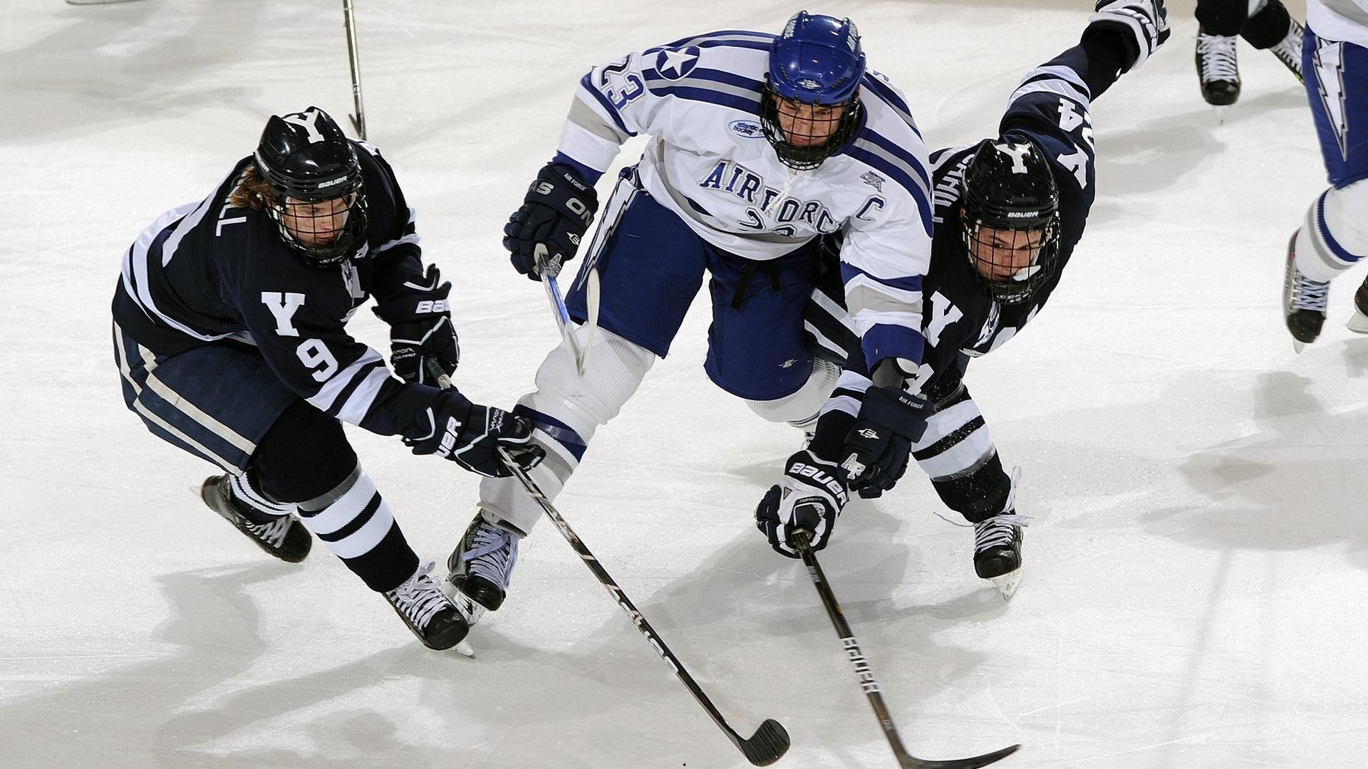 湖人核心詹姆斯左膝内侧副韧带扭伤,预计缺席三至五周关键赛程